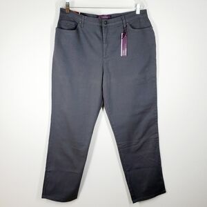 GLORIA VANDERBILT AMANDA JEANS (Short)